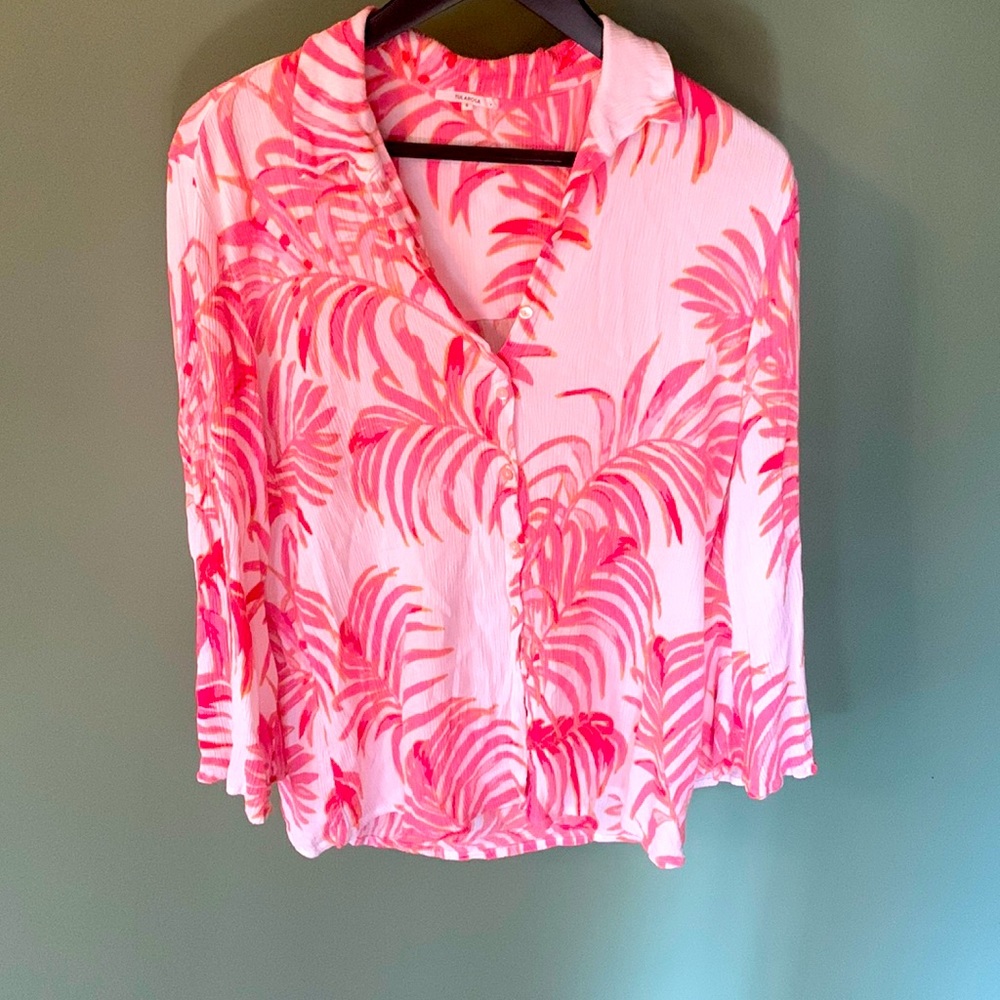 Cute long sleeve breathable top. Size small